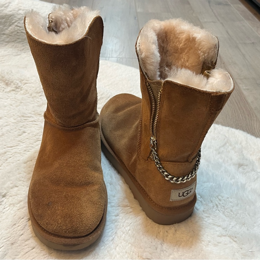 UGG Chestnut Suede Boots with Shearling and Chain